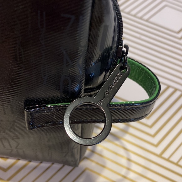 NWT MAC COSMETIC BAG - Picture 2 of 4